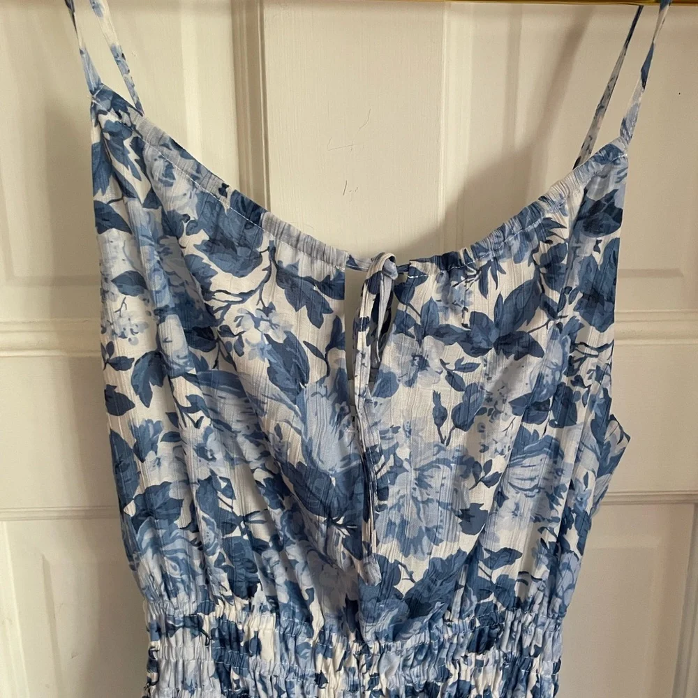 Abercrombie & Fitch Blue Floral Crinkle Maxi Dress NWT Small Petite 159-591-4465